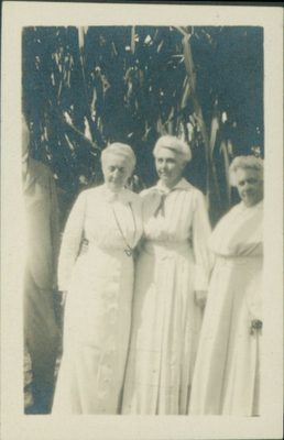 Unknown Clara in Middle