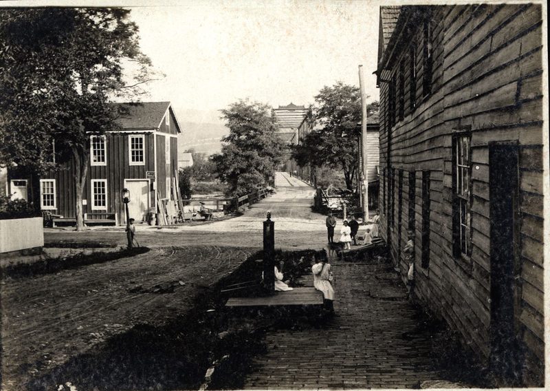 Miller House in Newton Hamilton